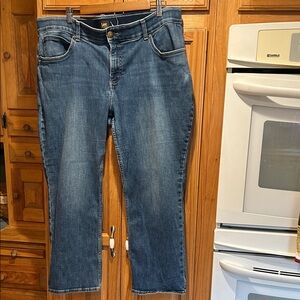Lee women’s boot cut 18W petite stretch jeans